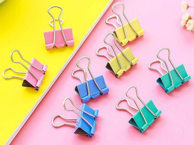 kẹp bướm và bấm kim, dụng cụ sắp xếp giấy tờ cho học sinh
