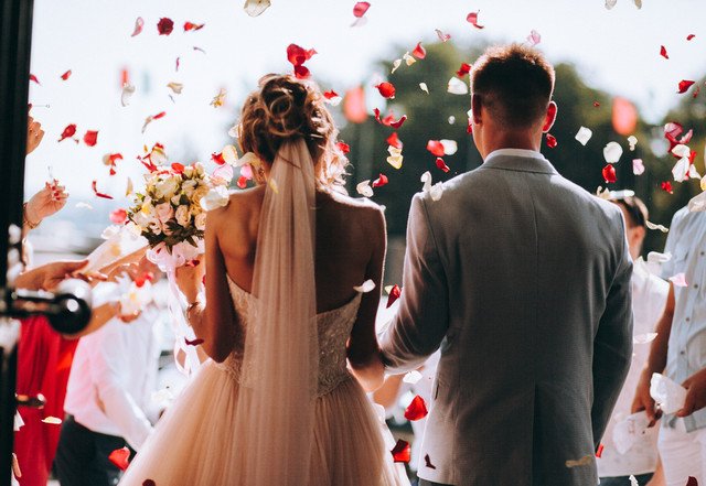 Mẹ nằm mơ thấy con gái lấy chồng, con số may mắn cho giấc mơ