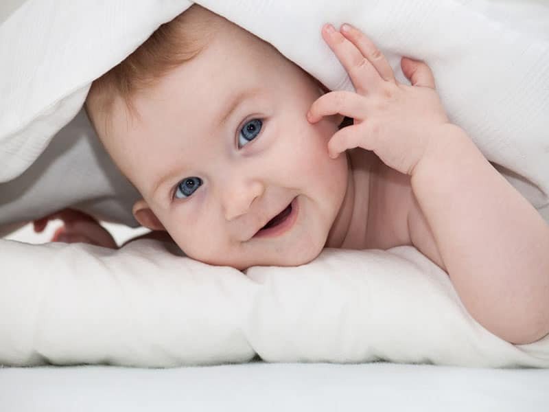 Mơ thấy em bé gái có điềm báo gì