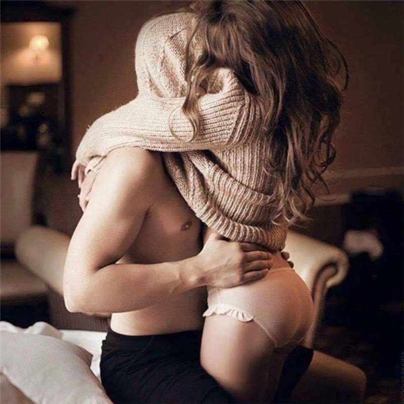 Mơ thấy hai vợ chồng chị gái đang cởi đồ trong phòng