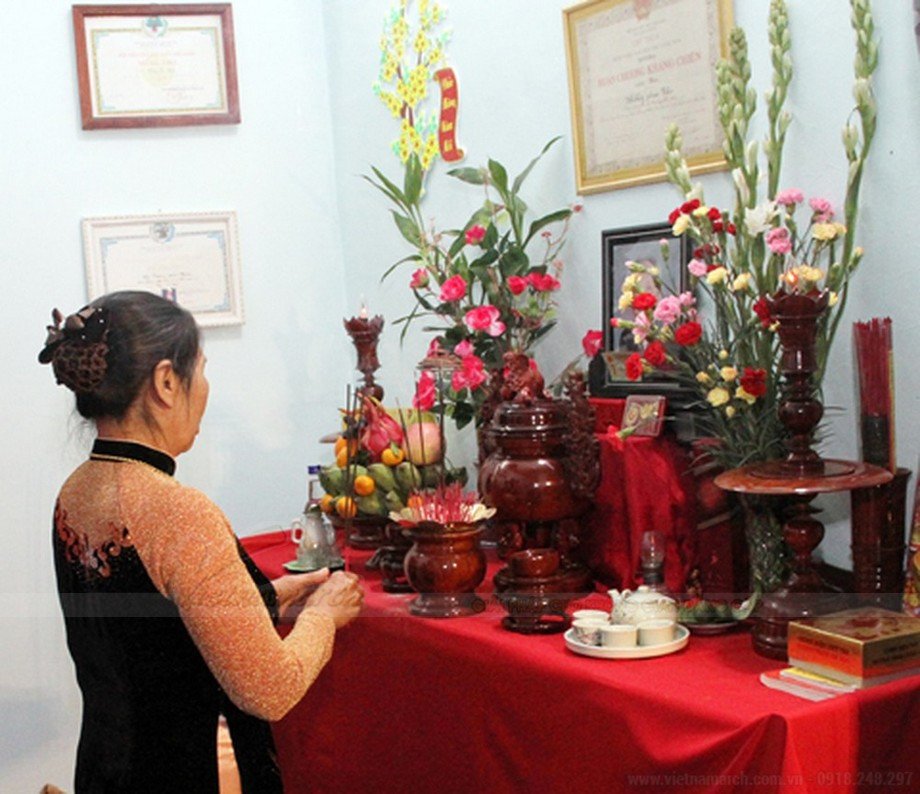 Mơ thấy lau dọn bàn thờ: Biểu tượng cho sự thành công và thanh lọc tâm hồn