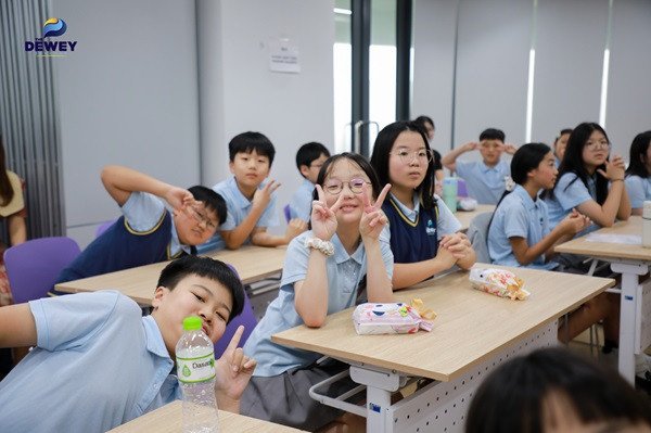 Môi trường học tập vui vẻ giúp giảm áp lực