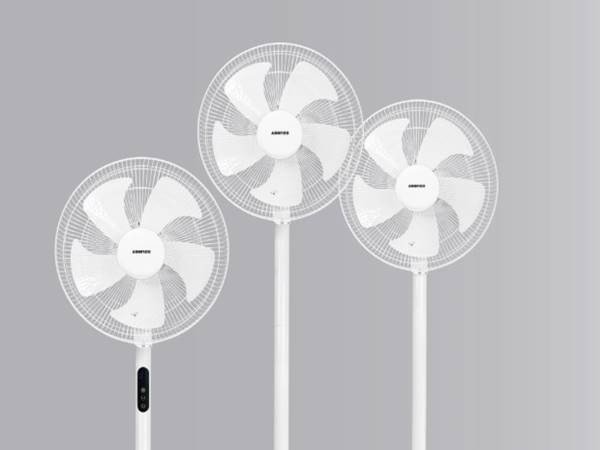 Một chiếc quạt điện hiện đại đang hoạt động, tượng trưng cho sự vận động và luồng gió mới trong cuộc sống