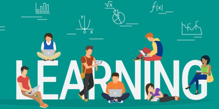 Một người phụ nữ trẻ đang đọc sách chăm chú, minh họa quá trình tiếp thu kiến thức và sự tập trung trong học tập.