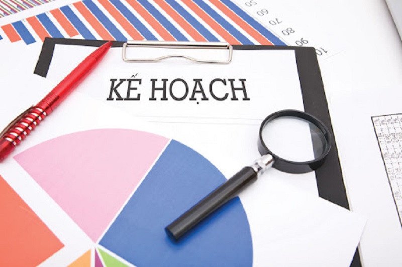 Một sinh viên đang suy nghĩ về mục tiêu học tập du học Đài Loan, thể hiện quá trình định hướng tương lai
