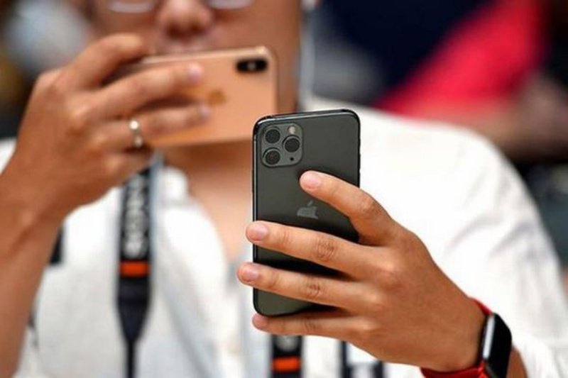 Nằm mơ mua iPhone tặng bố mẹ