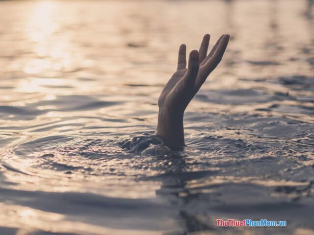 nằm mơ thấy cứu người đuối nước