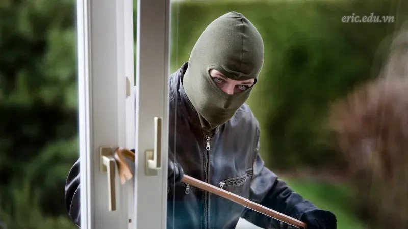 Nằm mơ thấy mình đi ăn trộm tiền, thể hiện mong muốn thay đổi và phát triển bản thân.