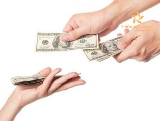 Người cha đã khuất cho tiền trong giấc mơ, hình ảnh của sự ban phước