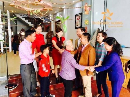 Người đàn ông suy tư về giấc mơ thấy chú ruột đánh con gì