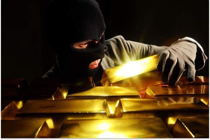 Người phụ nữ buồn bã vì giấc mơ mua vàng bị mất tài sản