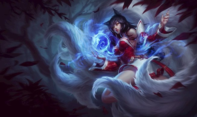 Người phụ nữ cố gắng bắt một con hồ ly trong rừng
