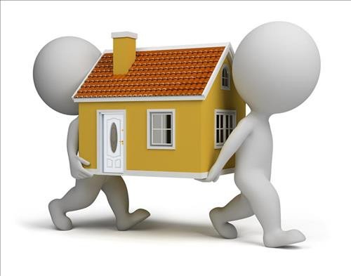 Người phụ nữ đang dọn dẹp nhà cửa, sắp xếp đồ đạc
