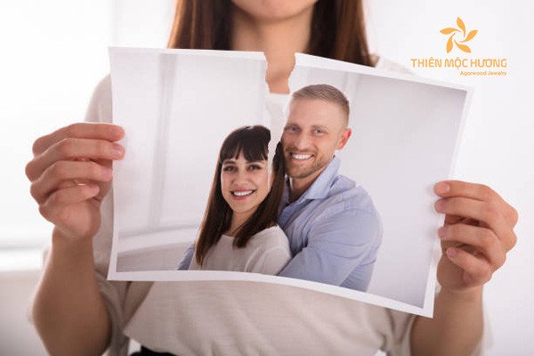 Người phụ nữ đang lo lắng sau khi mơ thấy gia đình chồng cũ