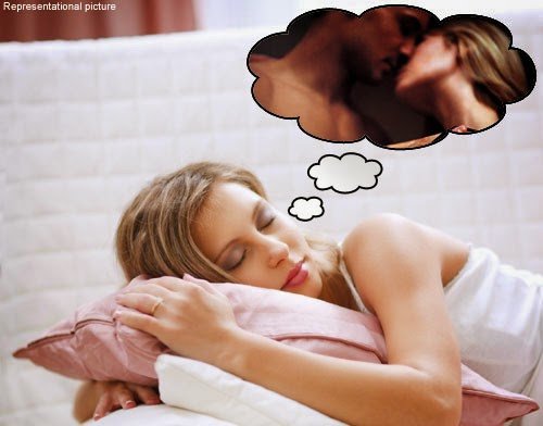 Người phụ nữ đang ngủ mơ, biểu tượng cho những chiêm bao về người yêu cũ