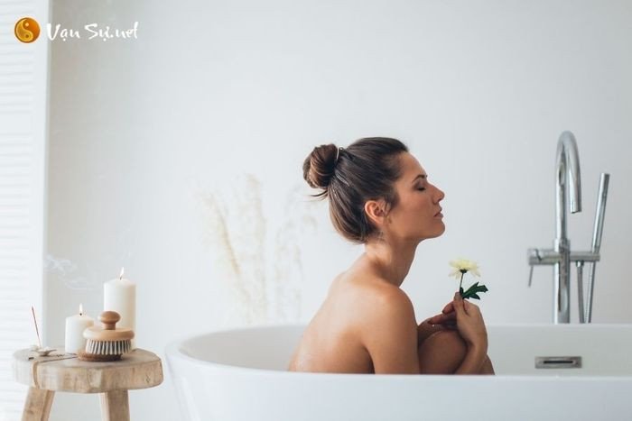 Người phụ nữ khỏa thân trong giấc mơ