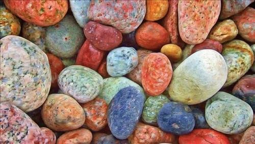 Người phụ nữ trầm tư, suy ngẫm về ý nghĩa sâu sắc của giấc mơ ném đá và những điềm báo nó mang lại.