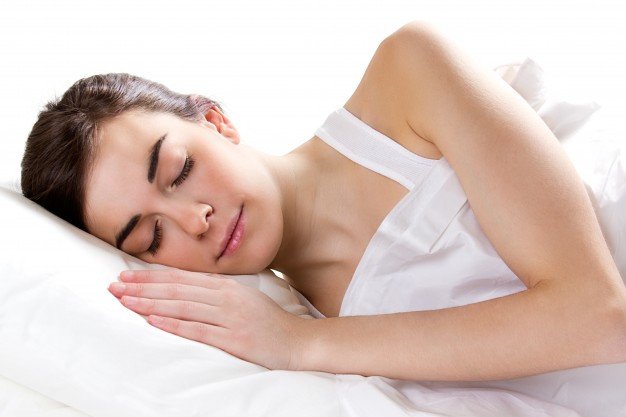 Phụ nữ mang thai đang suy nghĩ, gợi nhớ ký ức về thai kỳ