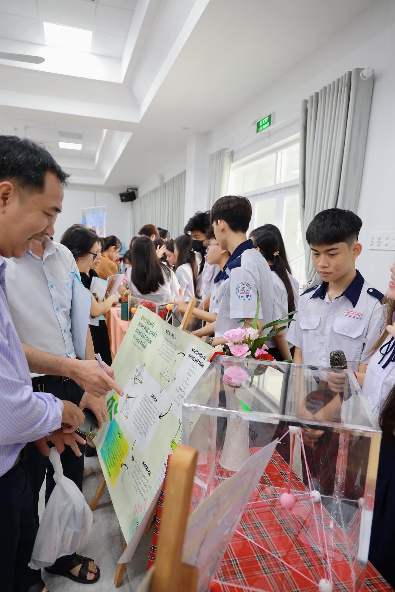 Sản phẩm STEM đồ dùng học tập tái chế hoàn thiện