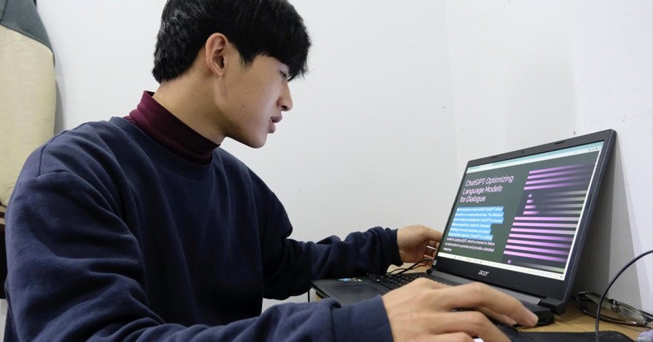 Sử dụng ChatGPT như một công cụ hỗ trợ thông minh trong học tập
