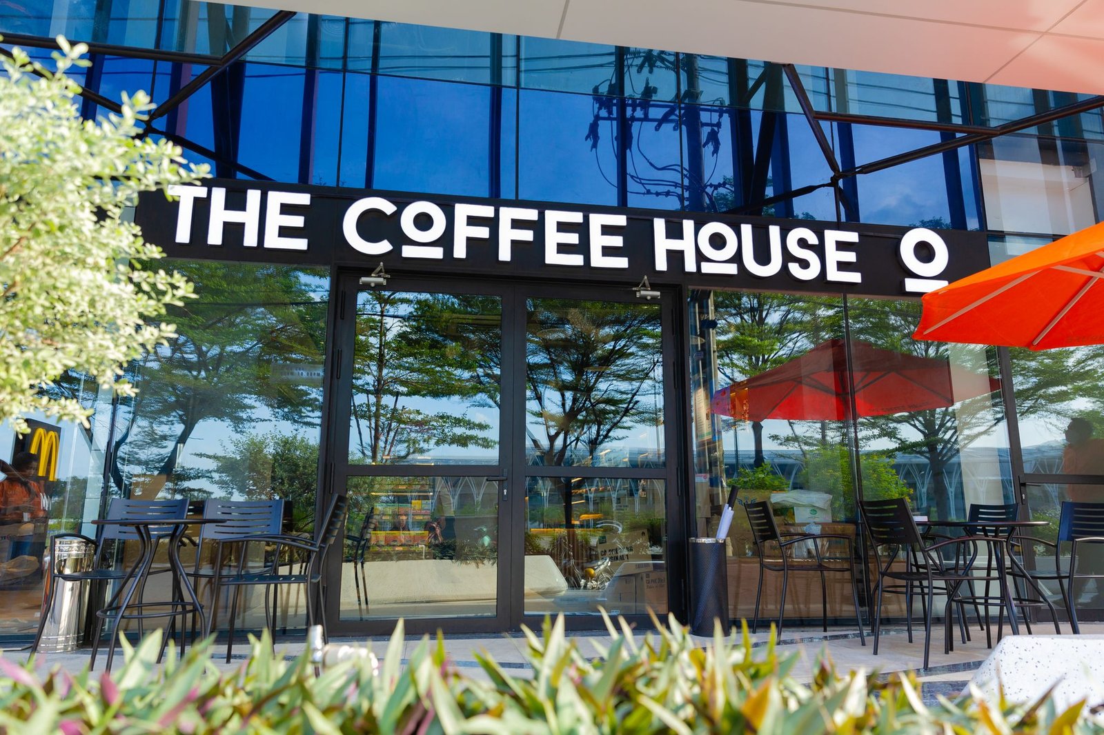 Thiết kế hiện đại, rộng rãi của The Coffee House, chuỗi quán cà phê học tập phổ biến