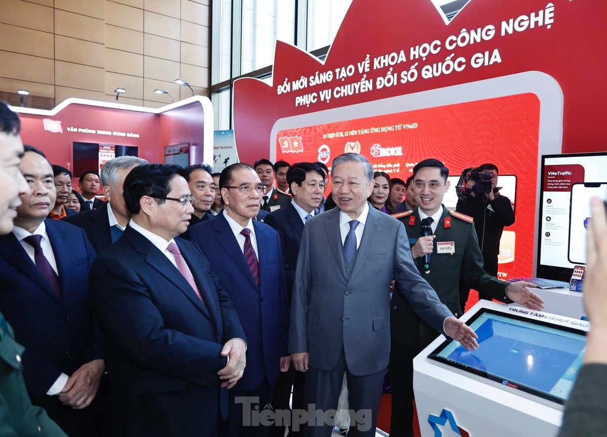 Tổng Bí thư Tô Lâm tham quan triển lãm công nghệ, thúc đẩy đổi mới sáng tạo và học tập liên tục.