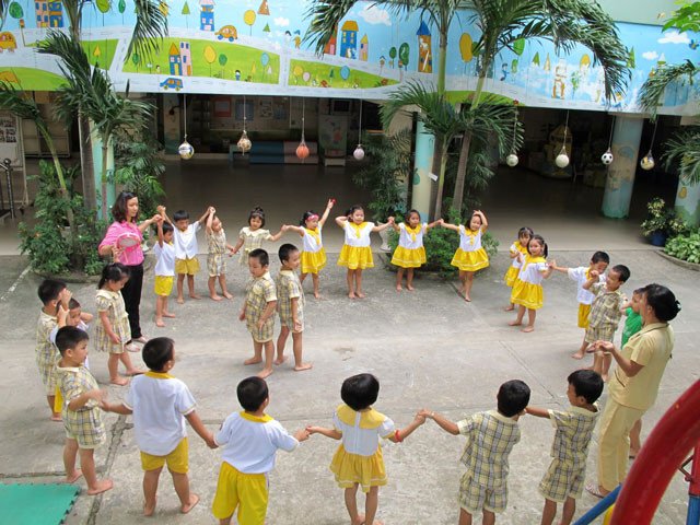 Trẻ mầm non diễn tả hành động để đoán tên con vật, tăng cường khả năng tư duy và ngôn ngữ