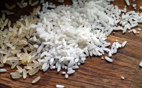 Ý nghĩa giấc mơ phát gạo từ thiện với hình ảnh hạt gạo trắng tinh