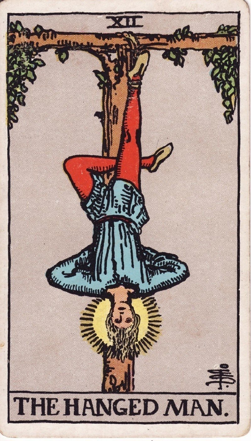 Ý nghĩa sâu sắc của lá The Hanged Man giúp thay đổi góc nhìn trong học vấn