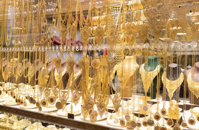 Chiêm bao thấy đeo dây chuyền vàng mang điềm báo gì trong cuộc sống.