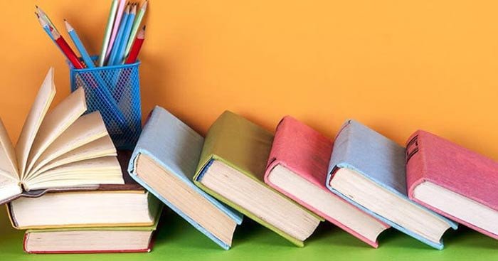Cuốn sách mở tượng trưng cho tri thức vô tận, biểu thị câu nói học tập là cuốn vở không có trang cuối