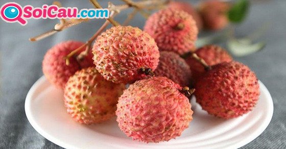 Đĩa vải thiều chín đỏ mọng nước, gợi ý điềm báo may mắn trong mơ