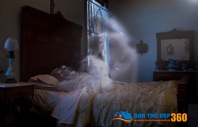 điềm báo khi mơ thấy người chết còn sống nói chuyện với mình - hình ảnh người phụ nữ đang suy tư