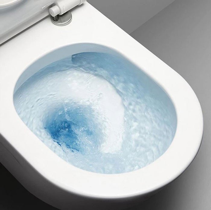Điềm báo may mắn khi mơ thấy bồn cầu ngập nước.