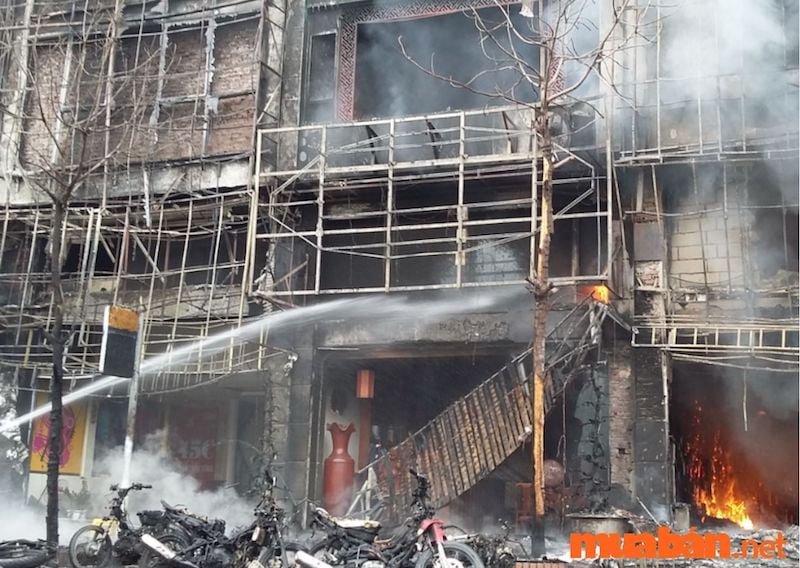 Giải mã chi tiết giấc mơ thấy ngôi nhà bị hư hại sau cháy