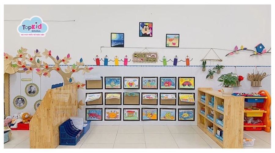 Góc học tập STEM trưng bày sản phẩm sáng tạo của trẻ
