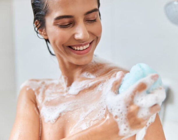 Hình ảnh minh họa ý nghĩa giấc mơ tắm chung với người khác hoặc tắm một mình