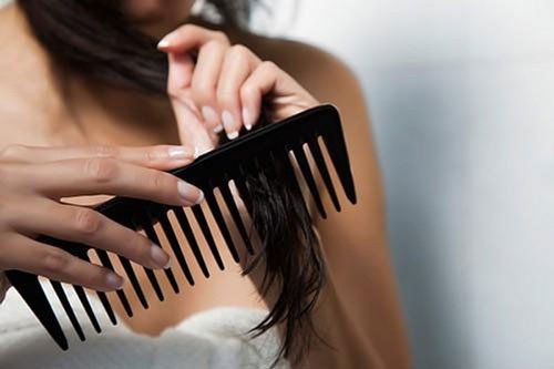 mơ thấy bị rụng tóc