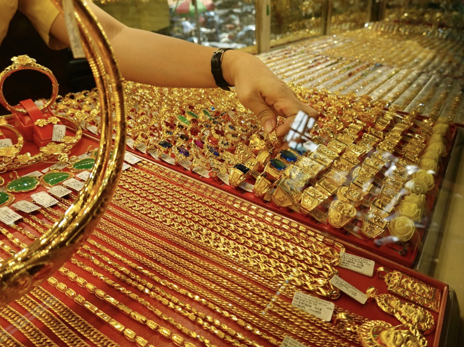 Mơ thấy đeo dây chuyền vàng: Cảnh báo tình huống