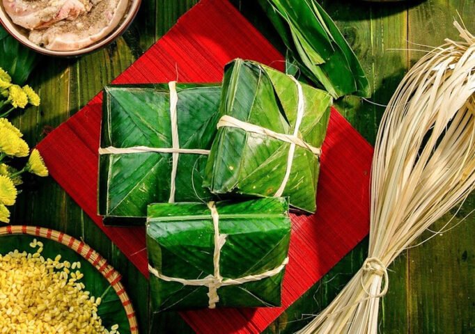 Người đàn ông hạnh phúc với tấm vé trúng số độc đắc