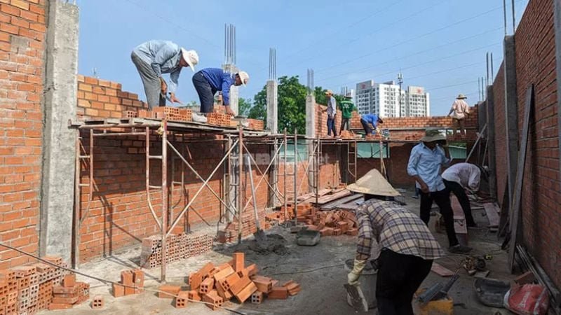 Người khác đang xây nhà, liên quan đến mơ thấy người khác làm nhà