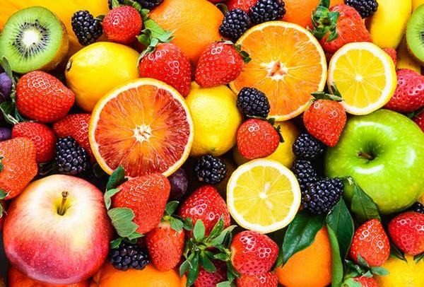 Quả na chín mọng trên cành, biểu tượng cho sự nỗ lực sắp gặt hái thành quả.