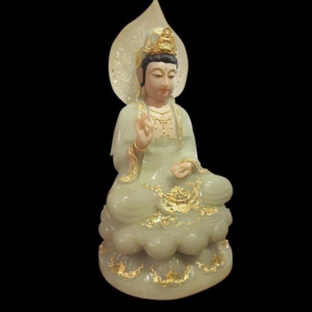 Tượng Phật Bà Quan Âm ngồi có hào quang rực rỡ mang điềm báo may mắn, thăng tiến