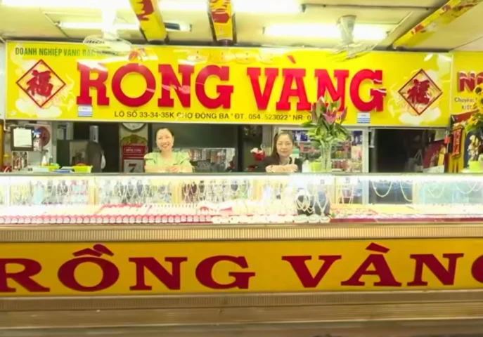 Chi tiết nghệ thuật của Rồng Vàng Huế