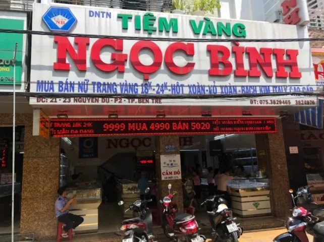Cửa hàng Tiệm Vàng Ngọc Bình Bến Tre sang trọng