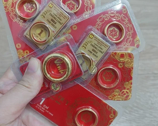 Nhà đầu tư theo dõi biến động giá vàng