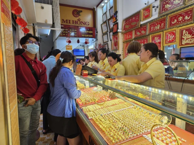 Mi Hồng Bình Thạnh: Hành Trình 70 Năm Vàng Bạc Uy Tín Sản phẩm trang sức vàng chế tác tinh xảo