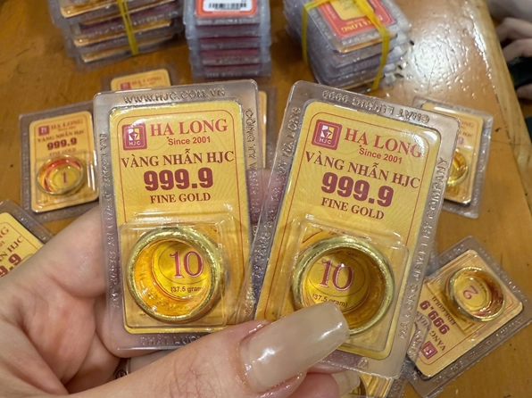 Sản phẩm trang sức vàng HJC tại Quảng Ninh