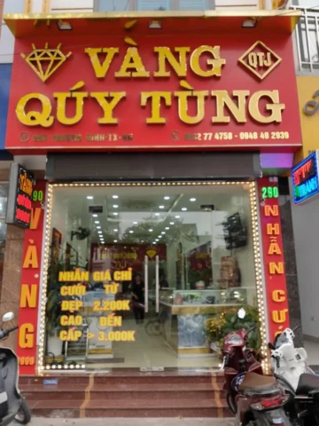 Tiệm vàng Quý Tùng trưng bày sản phẩm