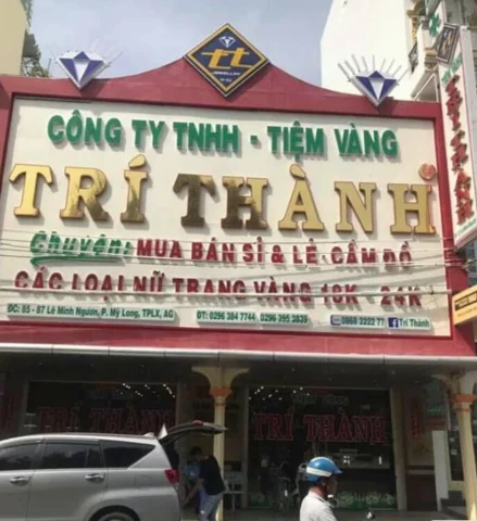 Trang sức vàng tại tiệm vàng trí thành